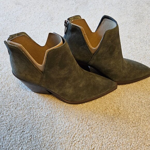 VINCE CAMUTO Gigietta Suede Bootie in Dark Green Suede 7.5 (New without Box) - Picture 10 of 12